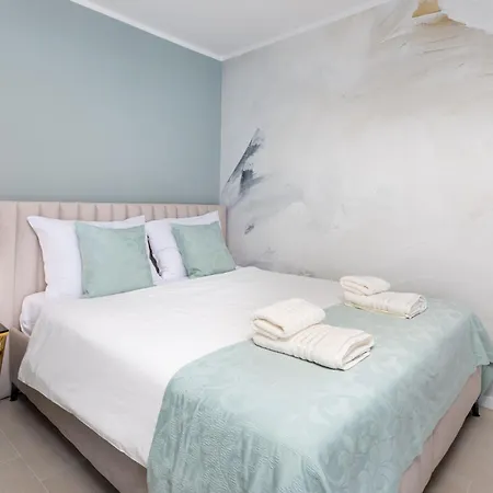 Mint & Gold Luxury *