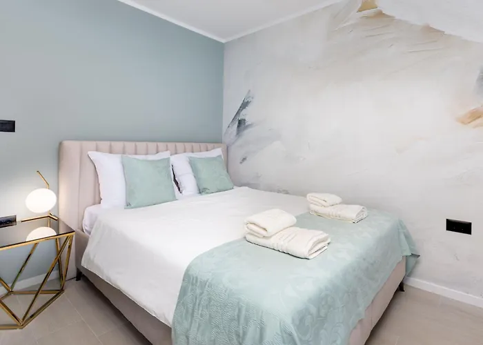 Mint & Gold Luxury *